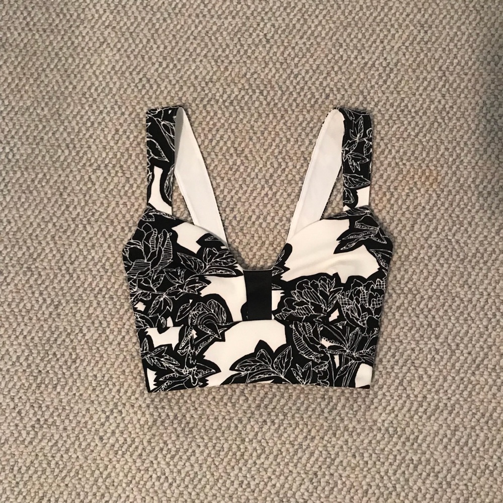 BLACK AND WHITE EXPRESS CROP TOP ⚫️⚪️